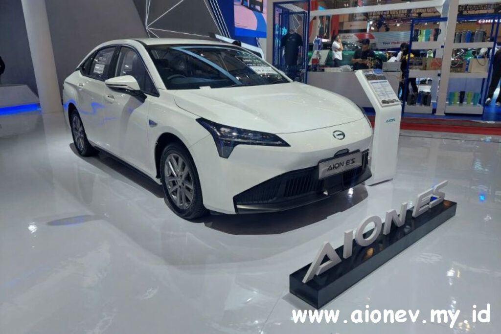 Mobil GAC Aion ES Sedan