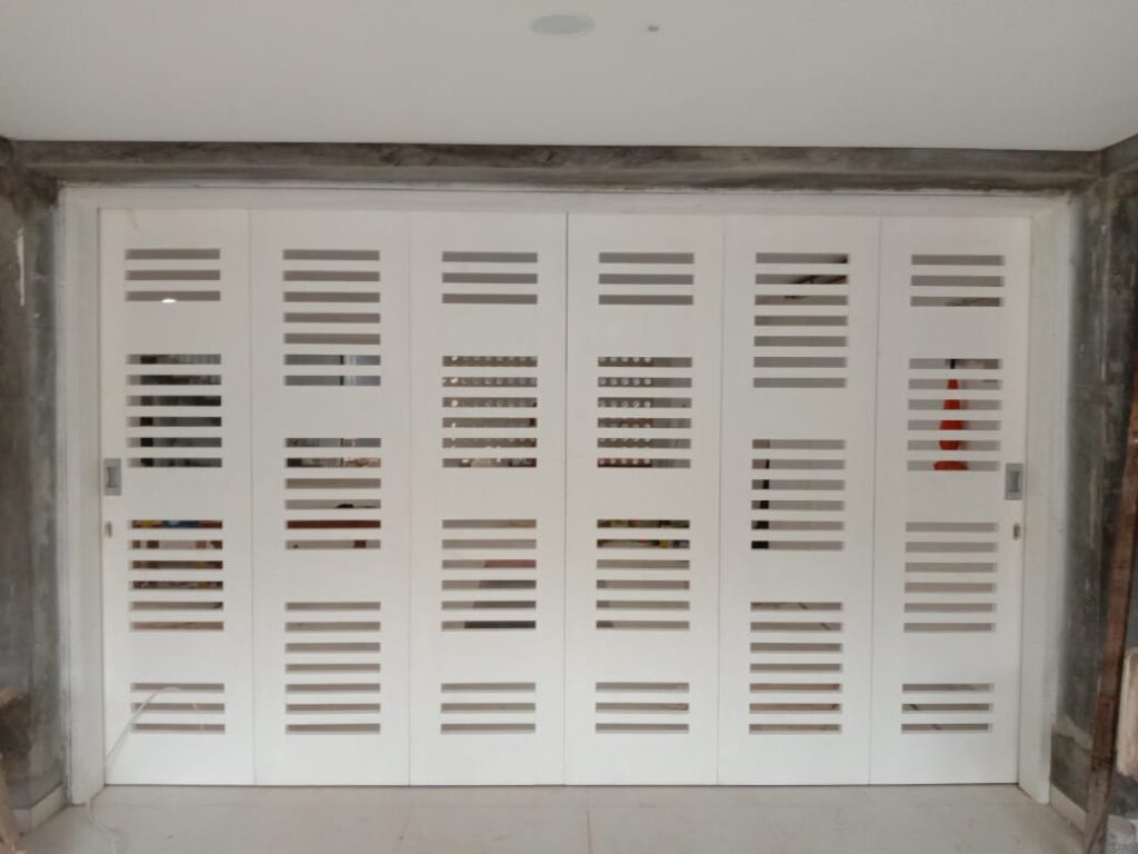 Pintu garasi wina Berkualitas
