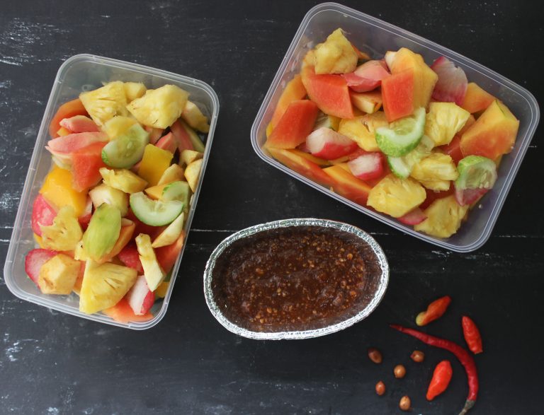 Rujak Buah Cemilan Sehat Penghilang Stress