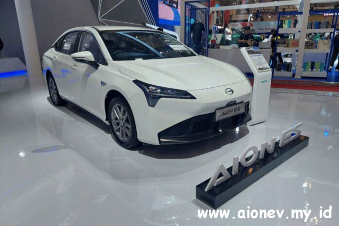 Mobil GAC Aion ES Sedan Mobil GAC Aion ES Sedan