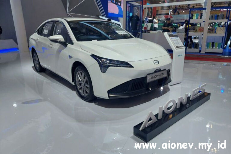 Mobil GAC Aion ES Sedan